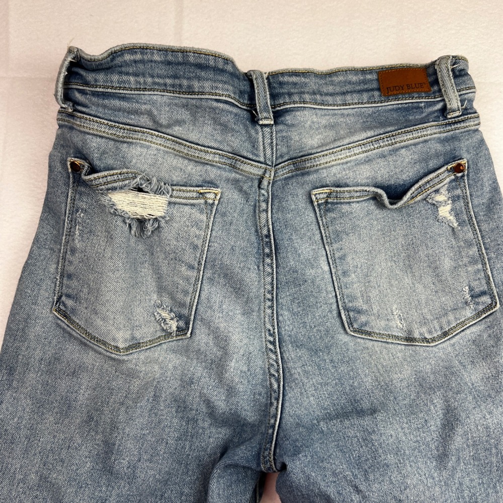 Judy Blue Straight Fit Distressed Raw Hem Jeans Medium Wash 11/30 - Picture 11 of 12